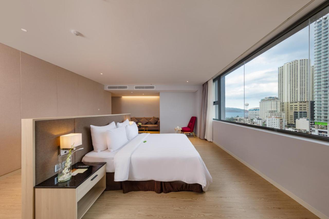 Dqua Hotel Нячанг Екстер'єр фото